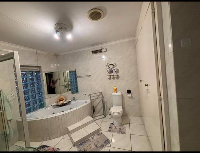 6 BEDROOM HOUSE FOR SALE IN STRUISBULT